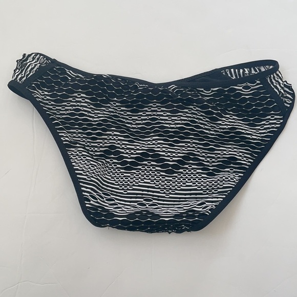 Becca by Rebecca Virtue Black Crochet Tab Side Hipster Bikini Bottom M NWT - Picture 4 of 5